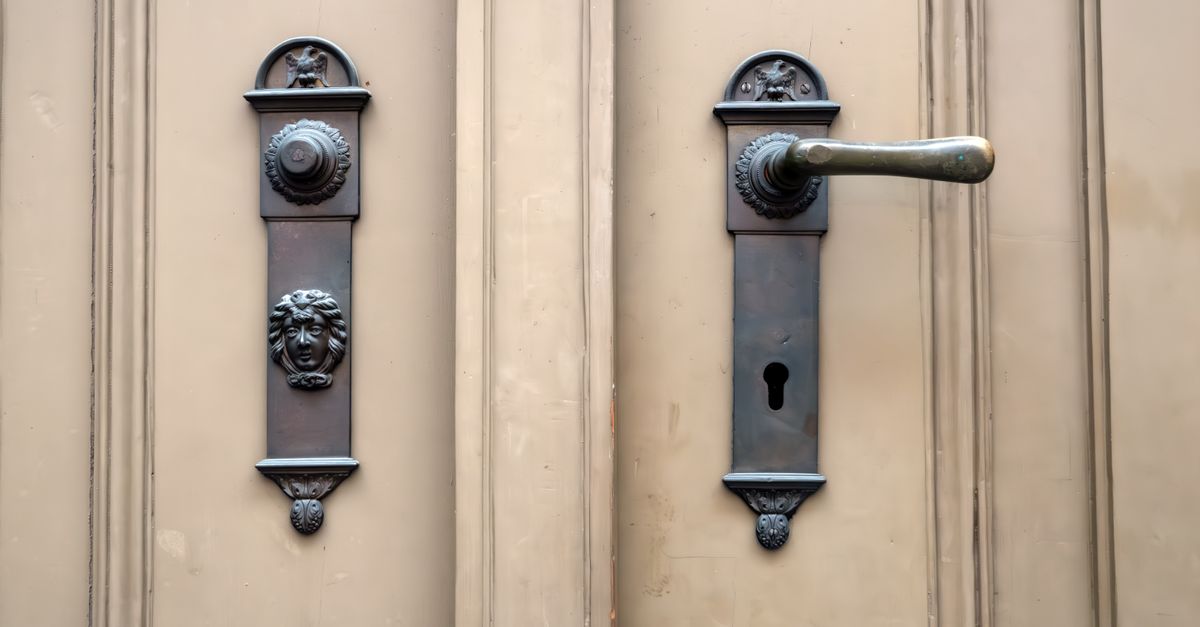 front door lock key — Georgetown Locksmiths