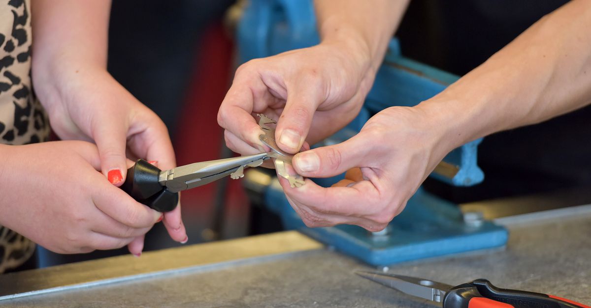 key maker professional — Georgetown Locksmiths